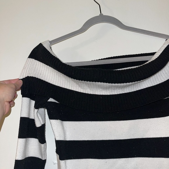 🔴Black and white striped off the shoulder sweater - Picture 3 of 4